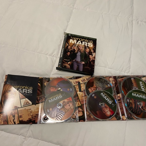 Veronica Mars third season 6 DVD’s - Picture 2 of 4